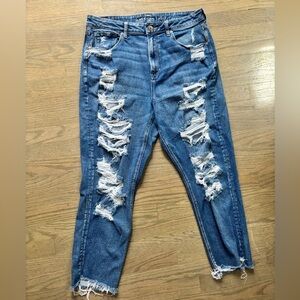 American Eagle Medium Wash Distressed Mom Jean Size 16